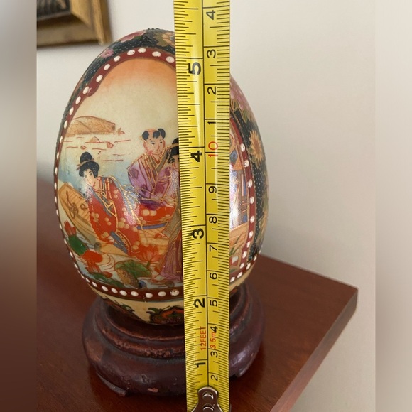 Vintage Japanese Satsuma Moriage style Handpainted Large Egg w/ stand - Picture 8 of 8